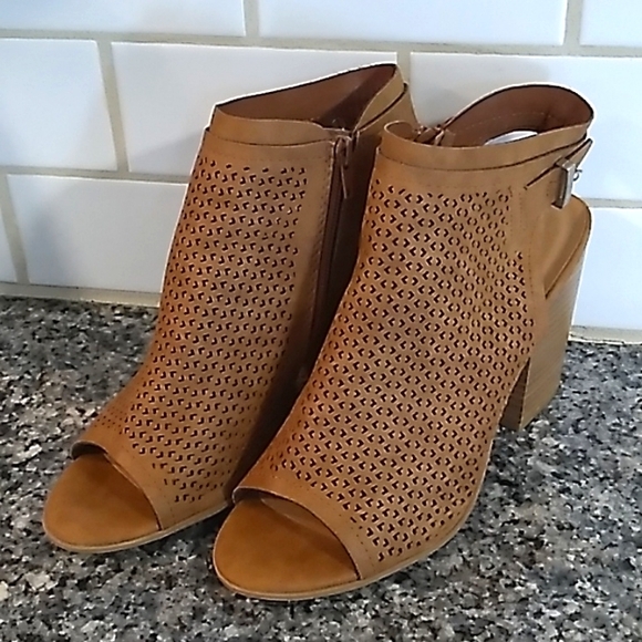 Soda Shoes - SODA Tan Open Toe Cut Out Block High Heels. Size 9